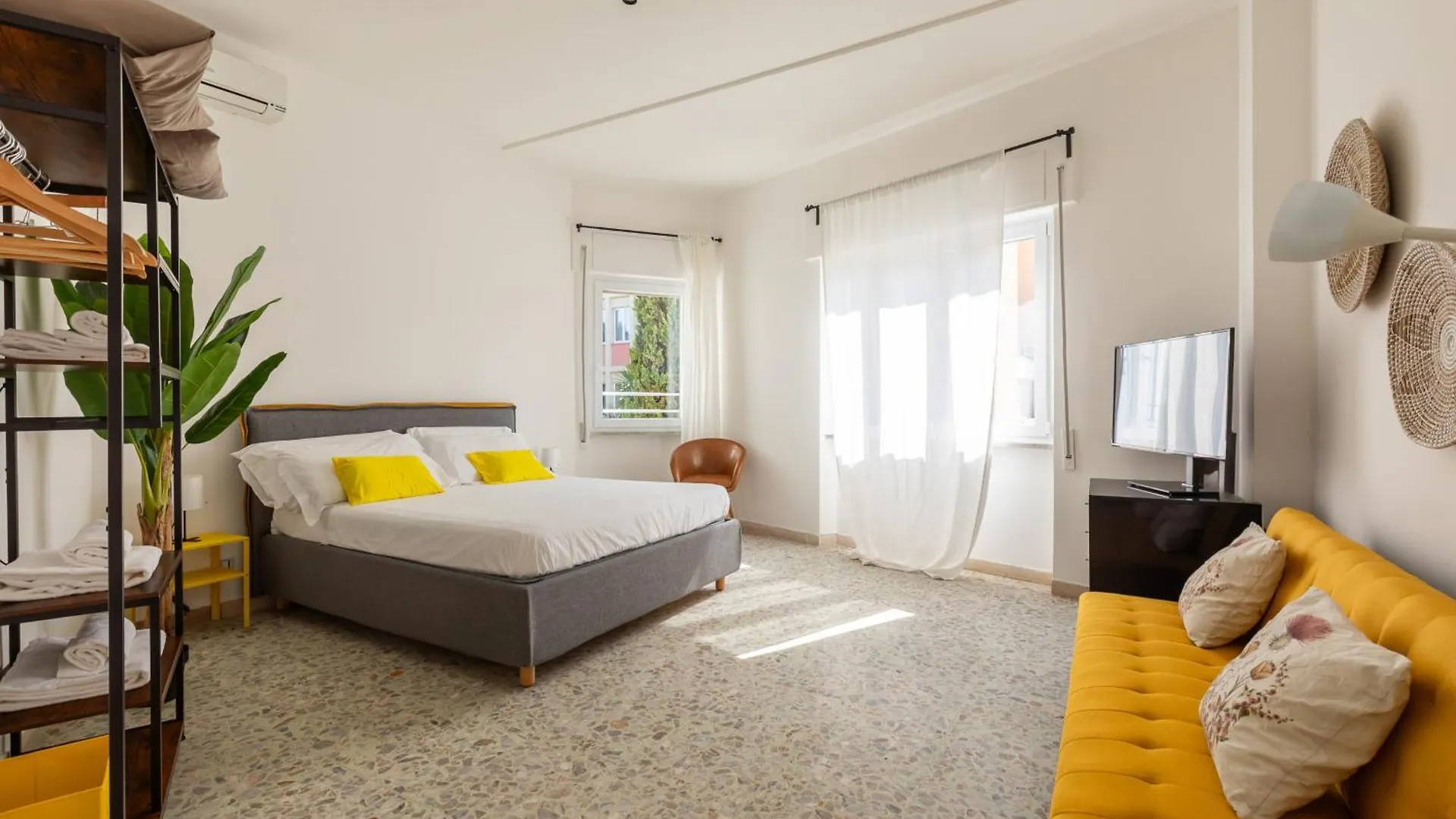 Luminous Family Apt With Balcony By St Peter Rome Apartment